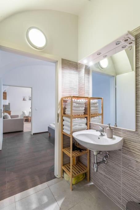 Free Parking I 500 Mbit Wifi I Kingsize Bed Apartment Vienna Exterior photo